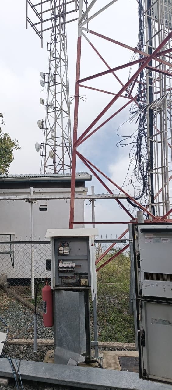 Gembe Hill, equipment shelter and meter cabinet